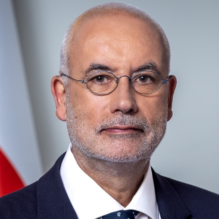 prof. Piotr Czauderna